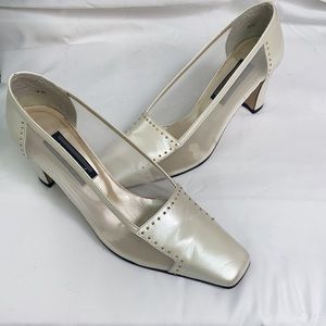 J Renee ivory/white leather vintage block heel